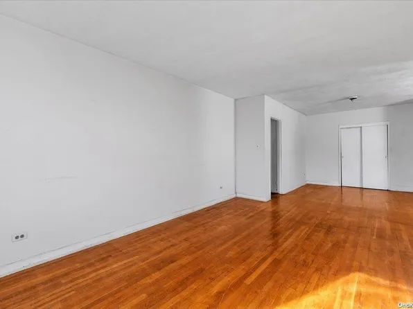 141-05 Pershing Crescent #612, Briarwood, NY 11432