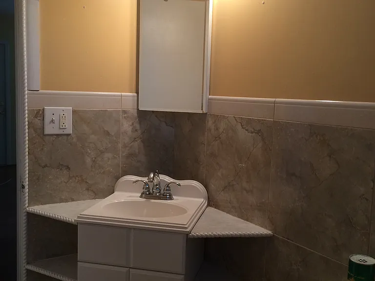 4901 SW 28th Ter — Photo 8