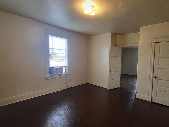 4th image of 3735 Lovell Ave #2