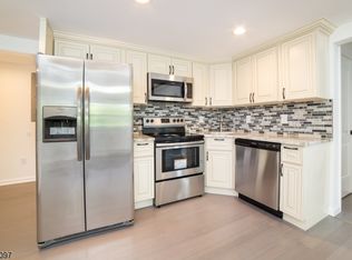 3 Cliffside Ter, Sussex, NJ 07461