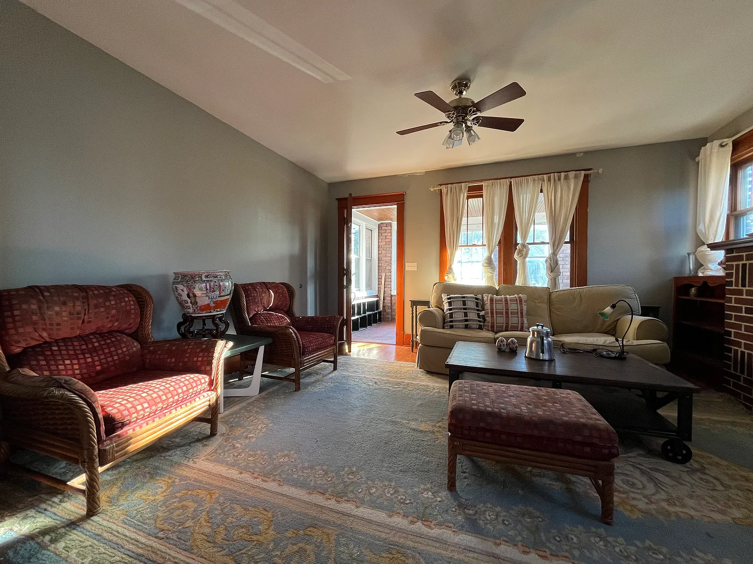 3 bed, $1,150 — Photo 2