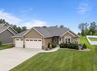 2838 Villa Way, Menasha, WI 54952
