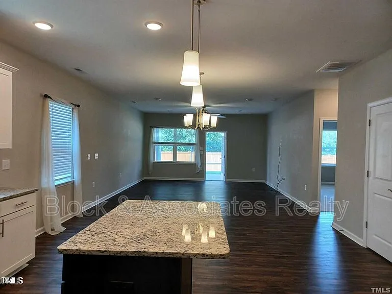 2131 Fox Chapel Pl — Photo 2