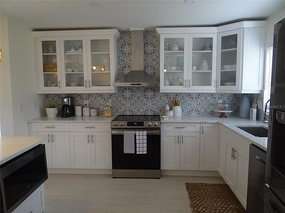 5th image of 2473 Rosa Ln