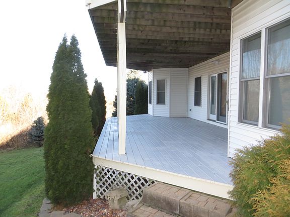 Lower level deck