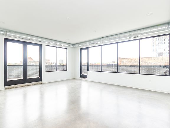 4th image of 1942 W North Ave Penthouse 1