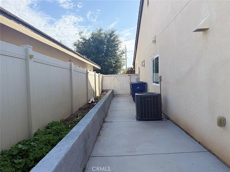 2975 Gibson St — Photo 20