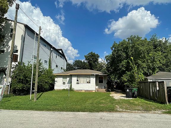 3rd image of 3718 Robertson St