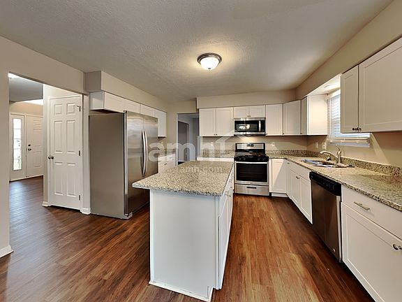 3rd image of 614 Manchester Cir N