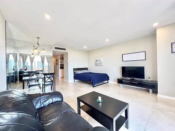 3rd image of 2016 Main St APT 1708