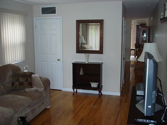 3rd image of 320 Virginia Ave