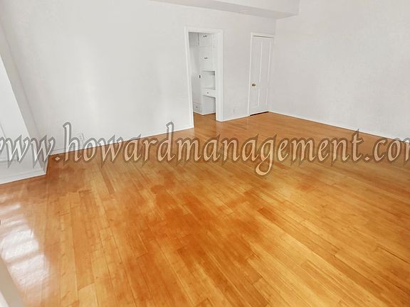2nd image of 590 N Rossmore Ave APT 11