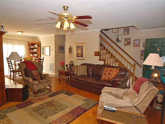 4th image of 110 Lakeview Dr