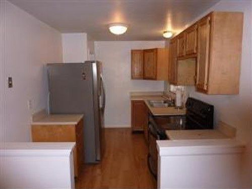 4th image of 3854 Larchview Dr