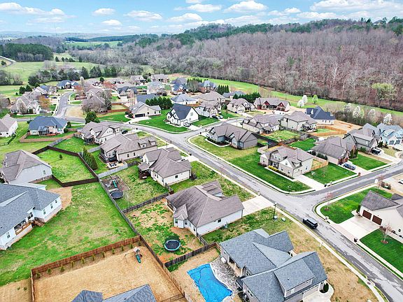 5th image of 210 Winding Glen Dr NW