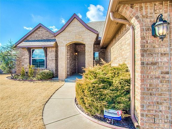 3rd image of 705 Tall Grass Dr