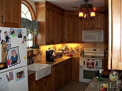 4th image of 19 Bucyrus Ave