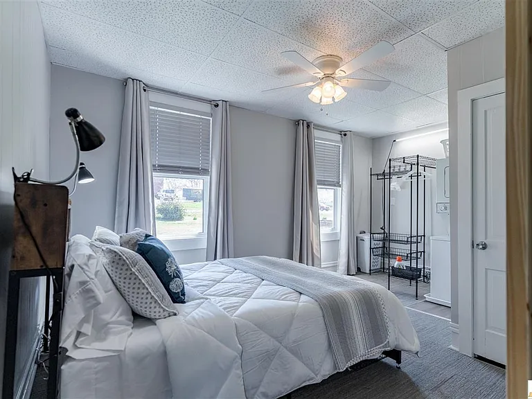 404 Washington St — Photo 2