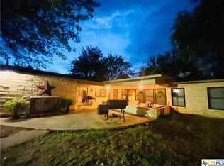 1001 E 4th St, Nixon, TX 78140