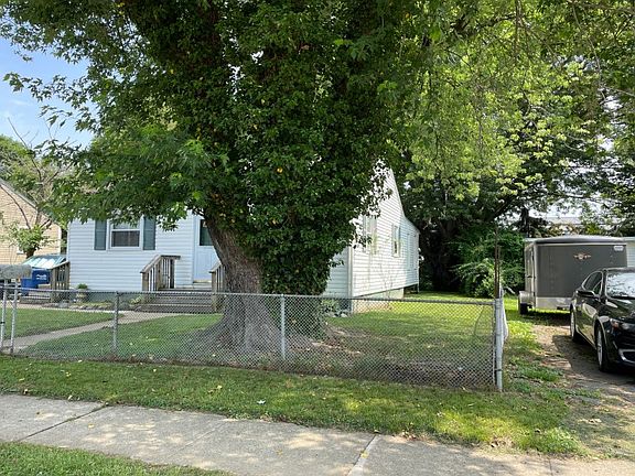 2nd image of 171 E Deen St