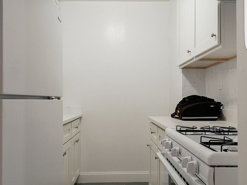 1st image of 388 Saint Johns Pl #16