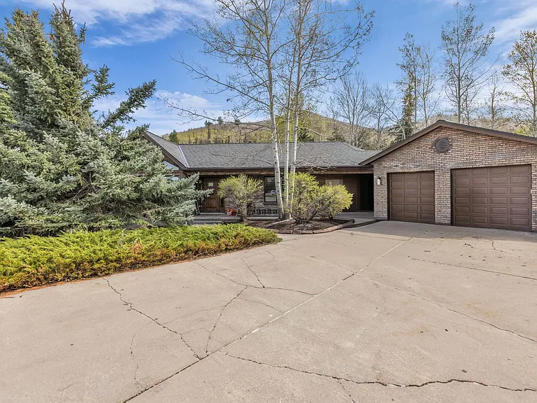 7346 Pinebrook Rd — Photo 2
