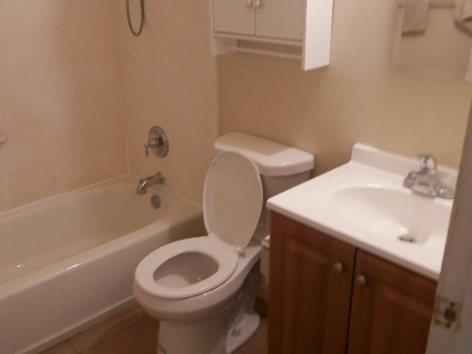 2 bed, 800 sqft, $1,200 — Photo 2