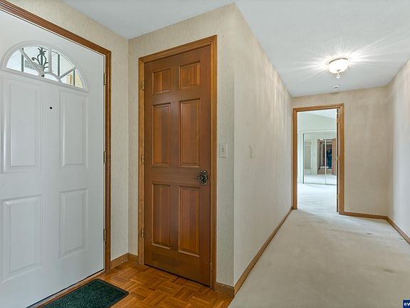 4th image of 546 36th Ave NW