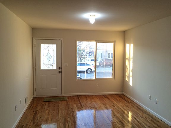 5th image of 376 Colony Avenue