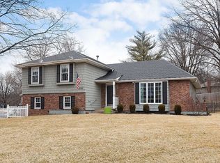 4514 W 95th St, Prairie Village, KS 66207