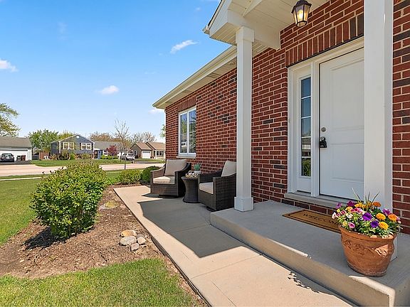 2nd image of 628 Prairie Crossing Dr