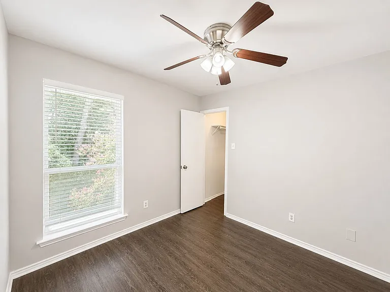 7716-7718 Sable Ln — Photo 11