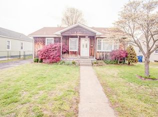 450 N 3rd St, Wood River, IL 62095