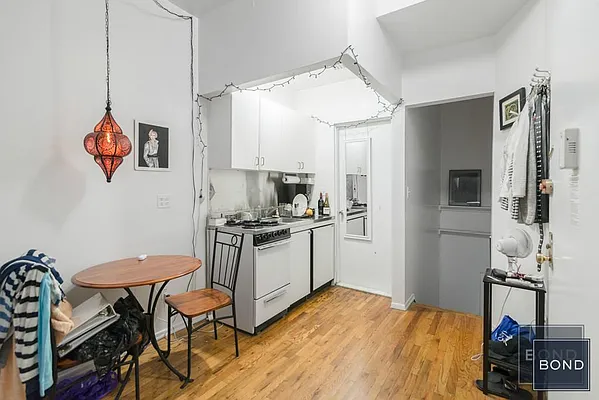 Rented by Bond New York | media 23