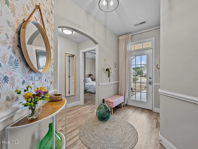 508 Azalea Dr — Photo 6