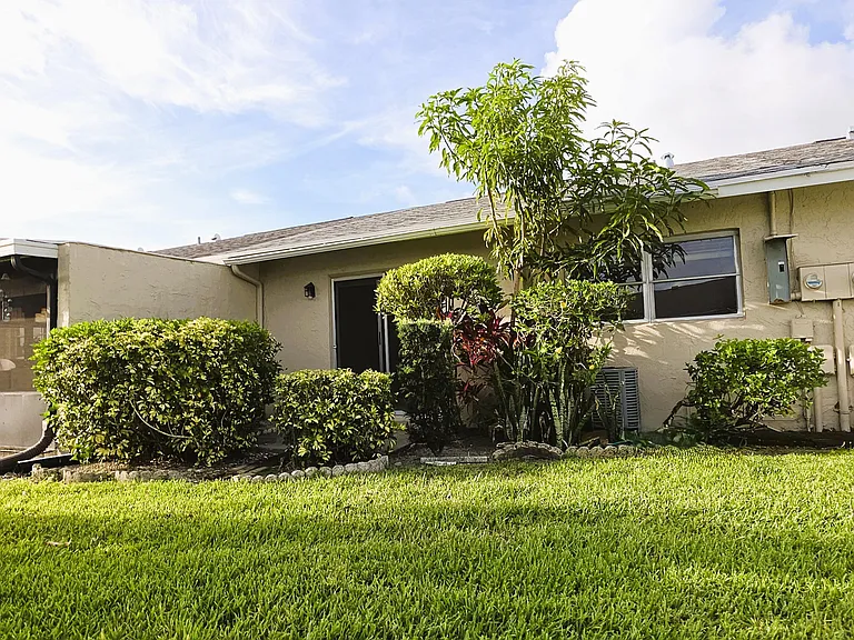 5445 Glenda St — Photo 11
