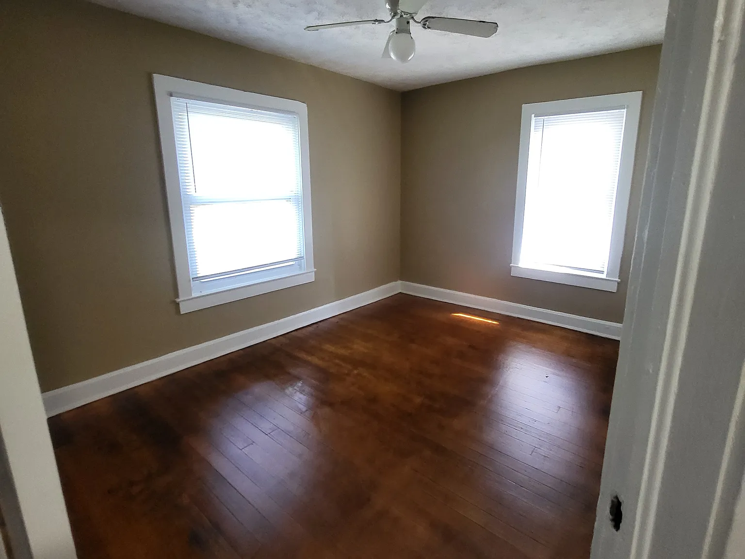 3 bed, 1124 sqft, $1,550 — Photo 1