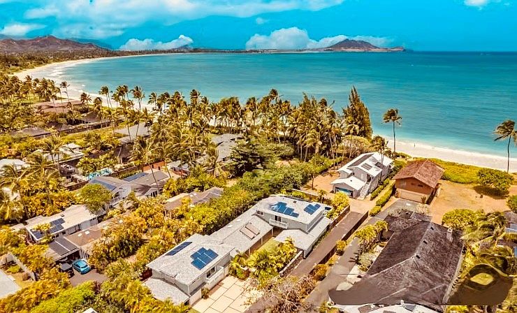 The house sits right on the beach on majestic Kailua bay! Even has it's own privatebeach access.