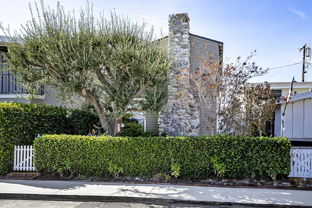 Building Photo - 209 Ruby Ave