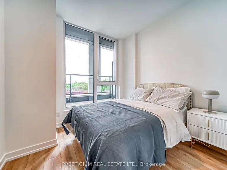 500 Dupont St #303 — Photo 15