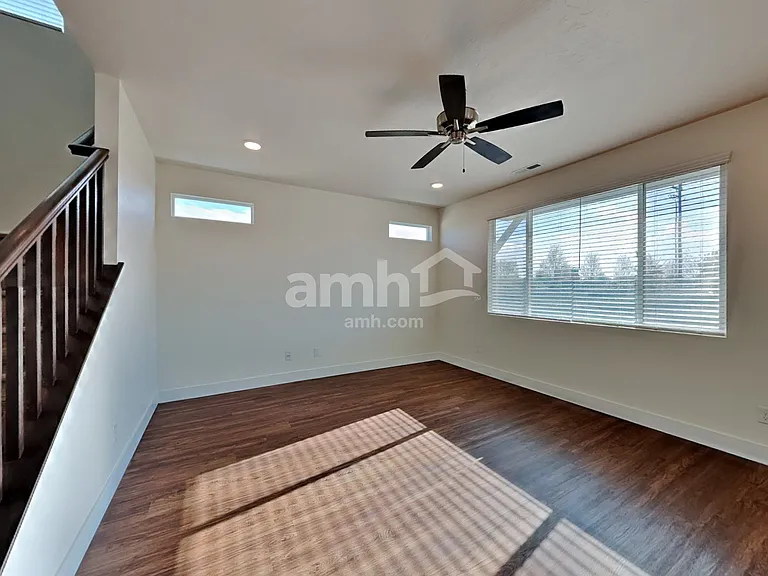 1029 N Barkvine Ave — Photo 6