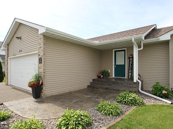2nd image of 920 Acacia Dr S