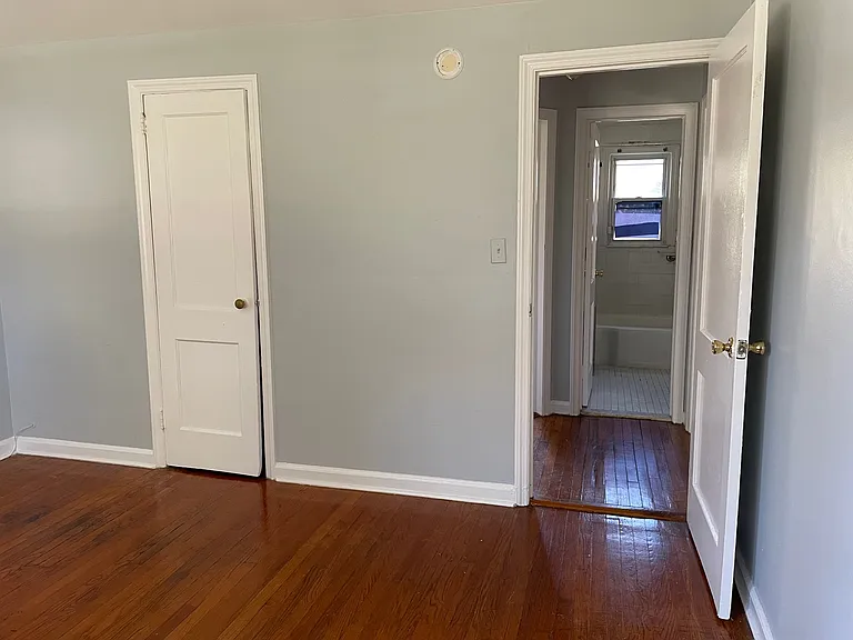 581 Thomas St — Photo 6
