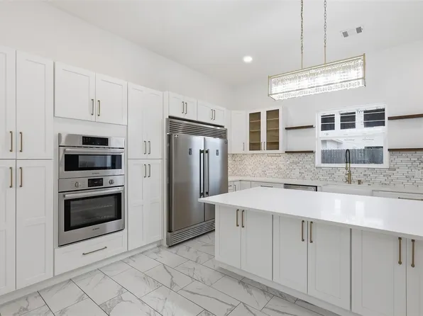 8006 Longridge Dr, Houston, TX 77055