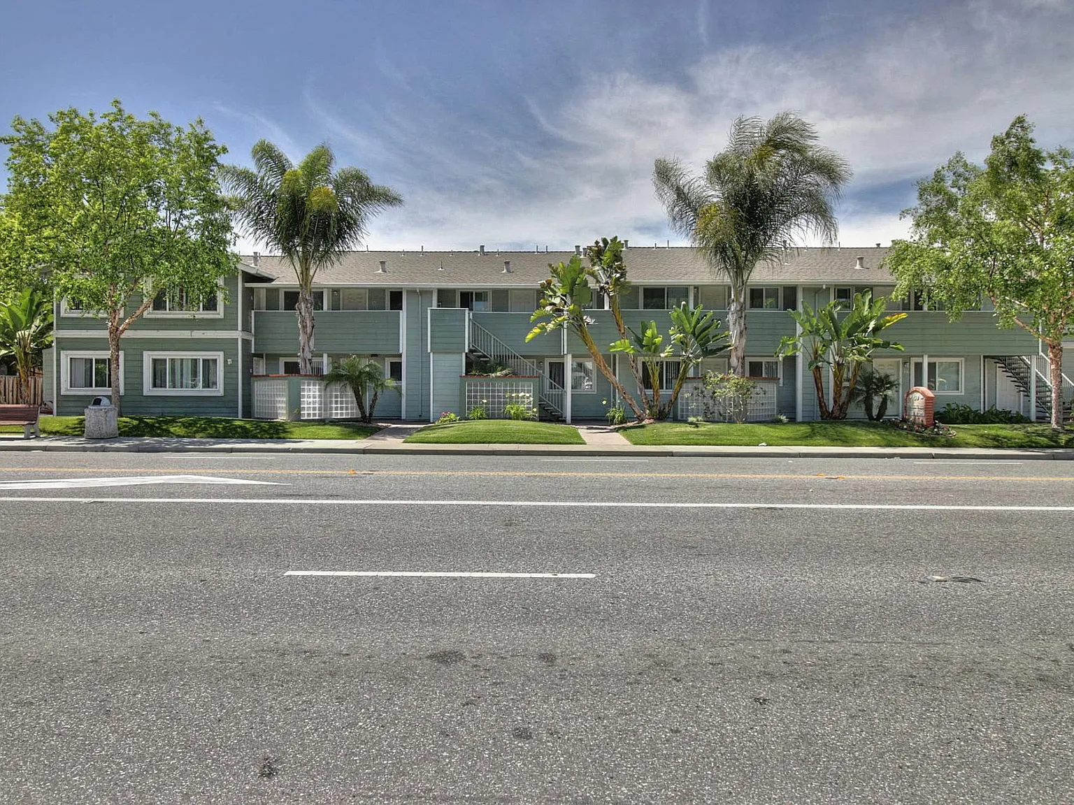 2 bed, 750 sqft, $2,825 — Photo 2