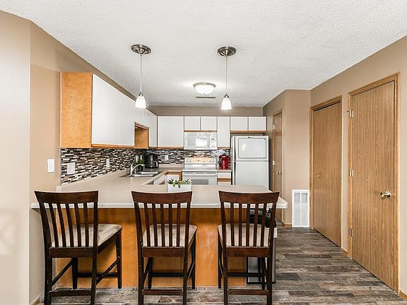 5th image of 560 Augusta Cir APT 11