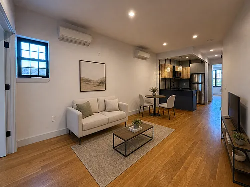 239 Scholes St Photo 1