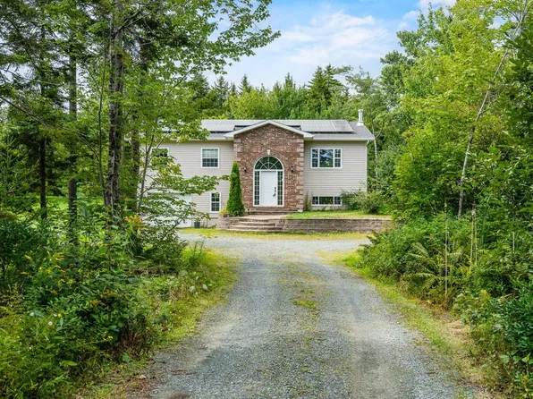 12 Loriann Dr, Porters Lake, NS B3E 1J3