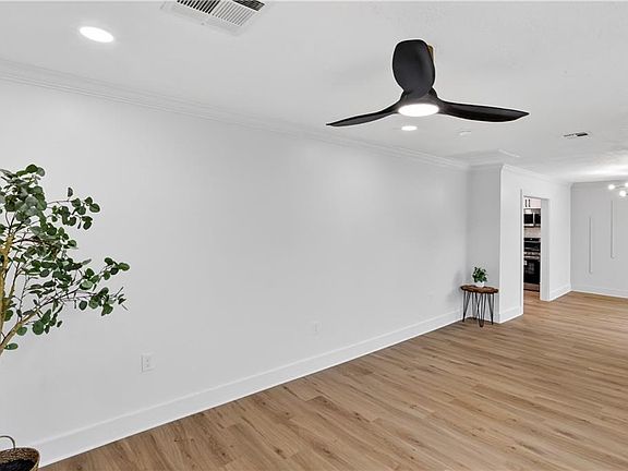 5th image of 312 Waldo St