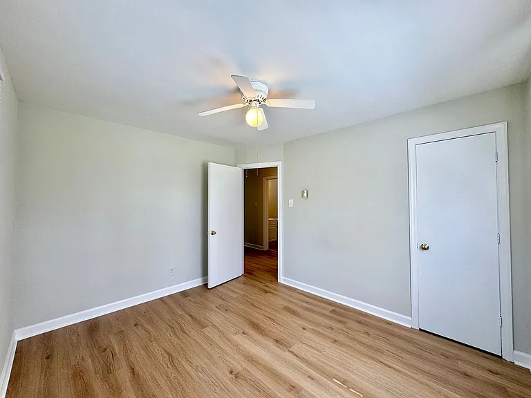 806 Carolina St — Photo 12